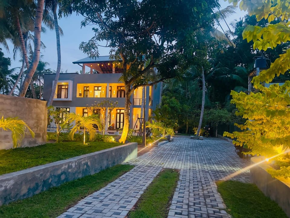 Property building, Facade/entrance, Garden