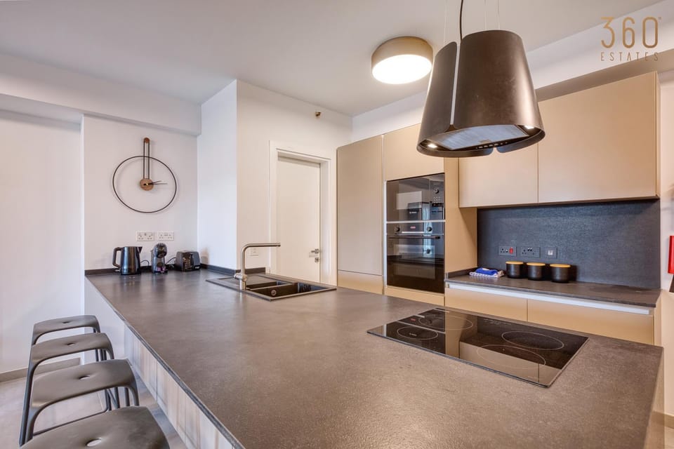 Kitchen or kitchenette, Living room, Seating area, Dining area, minibar, stove