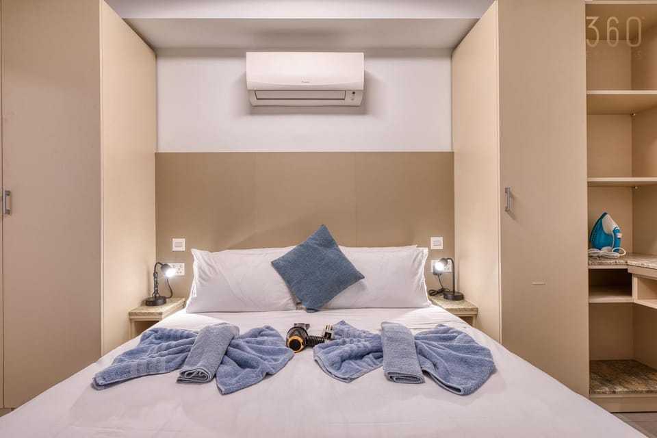 Bed, Photo of the whole room, Bedroom, towels, air conditioner
