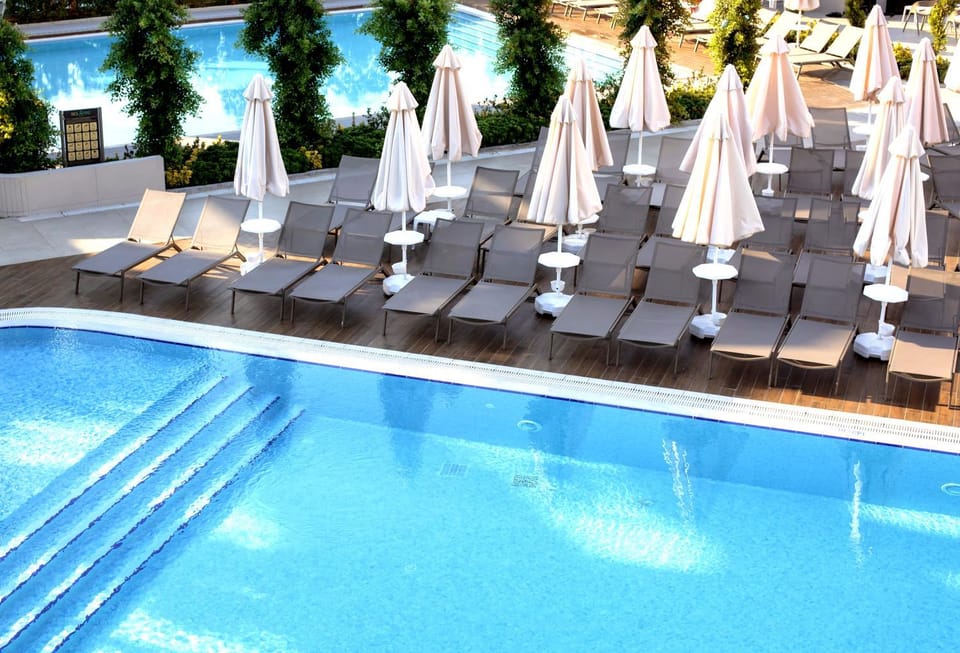 Day, Pool view, Swimming pool, sunbed