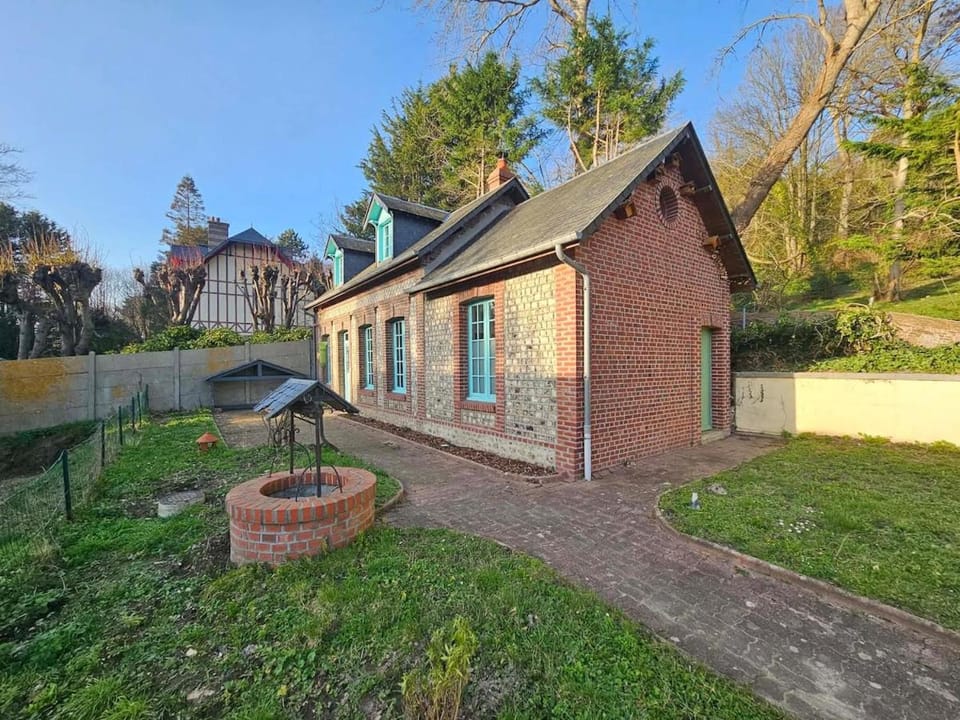 Property building, Garden, Garden view