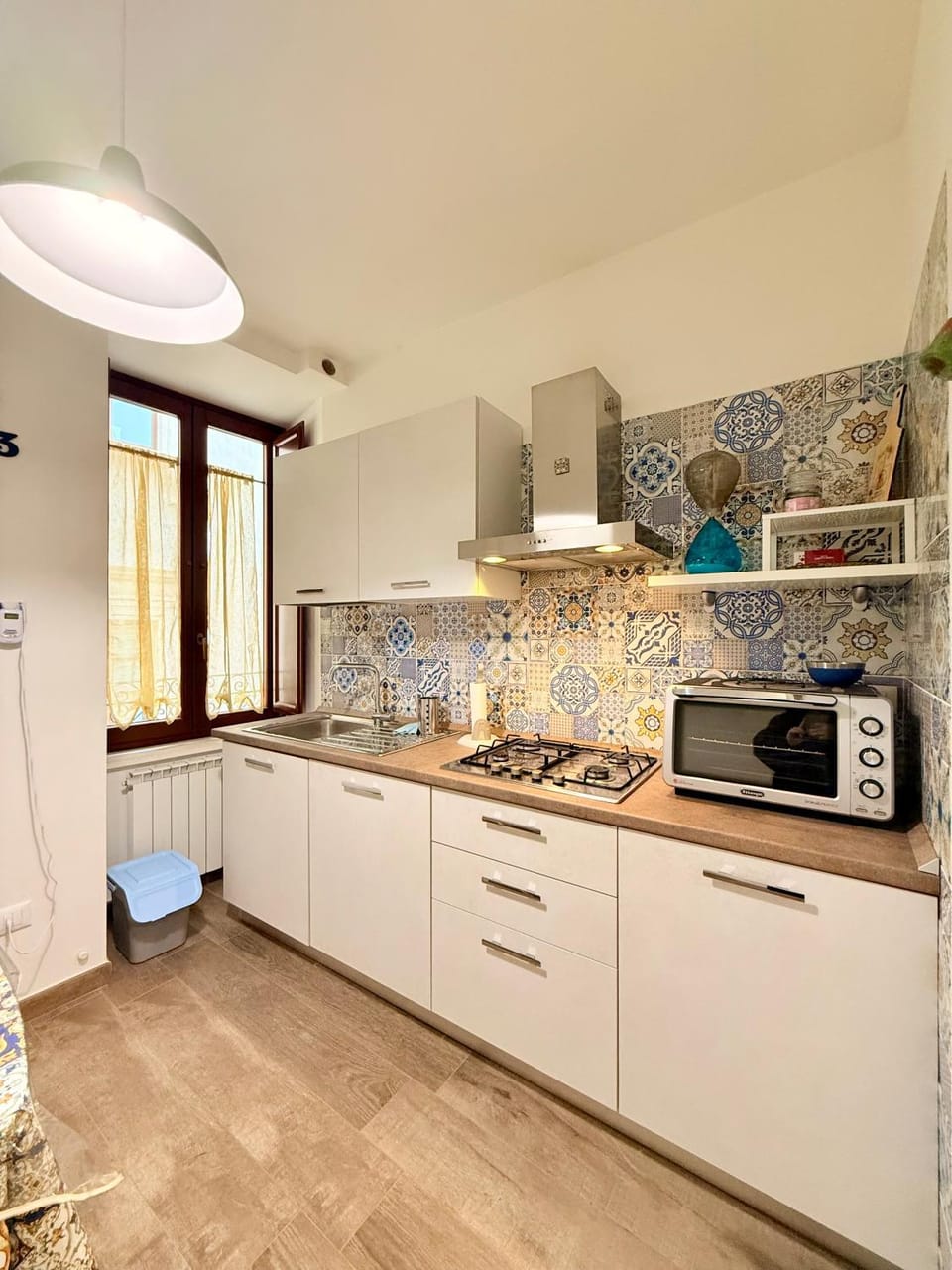 microwave, kitchen