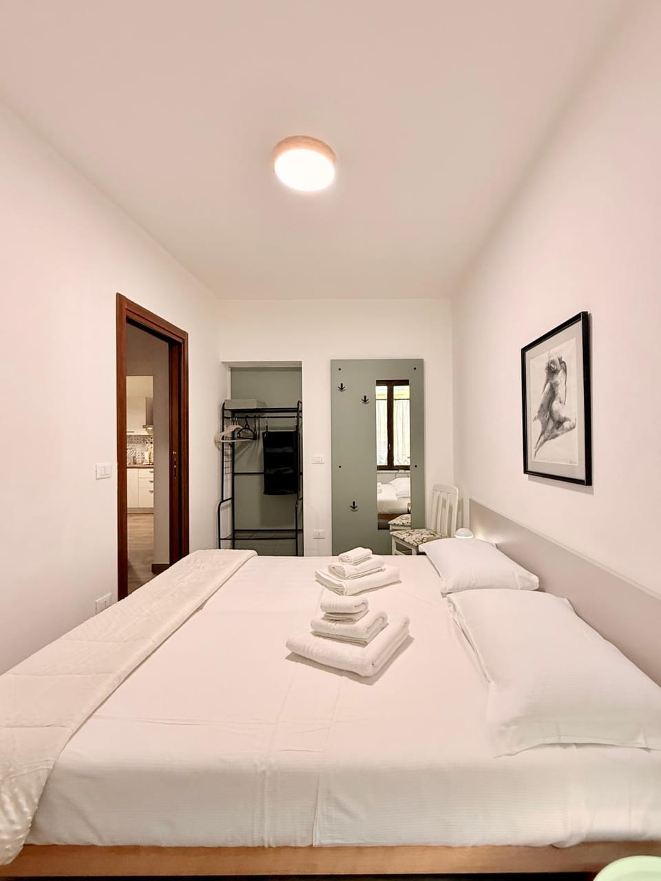 Bed, Bedroom, towels, wardrobe
