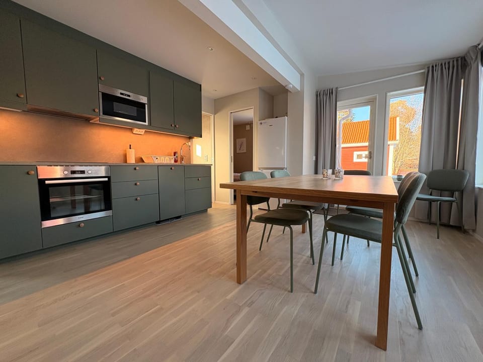 Dining area, kitchen