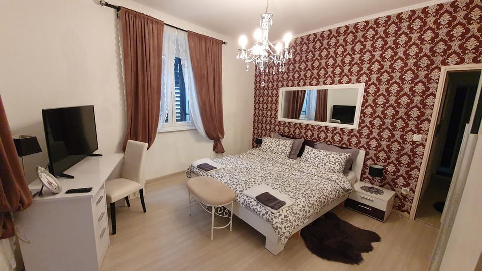 Aparments Lovely Paris Apartment in Umag