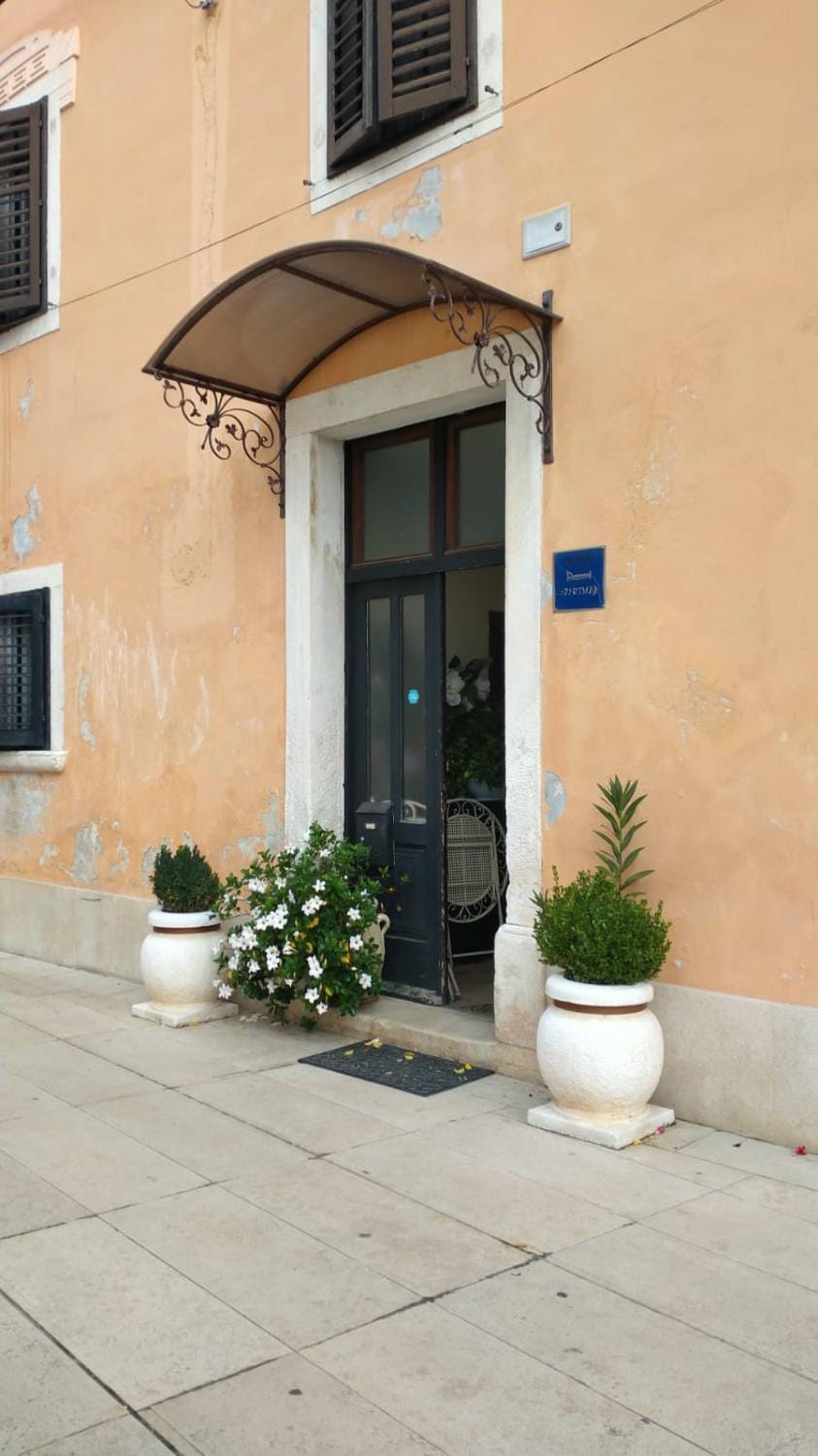 Aparments Lovely Paris Apartment in Umag