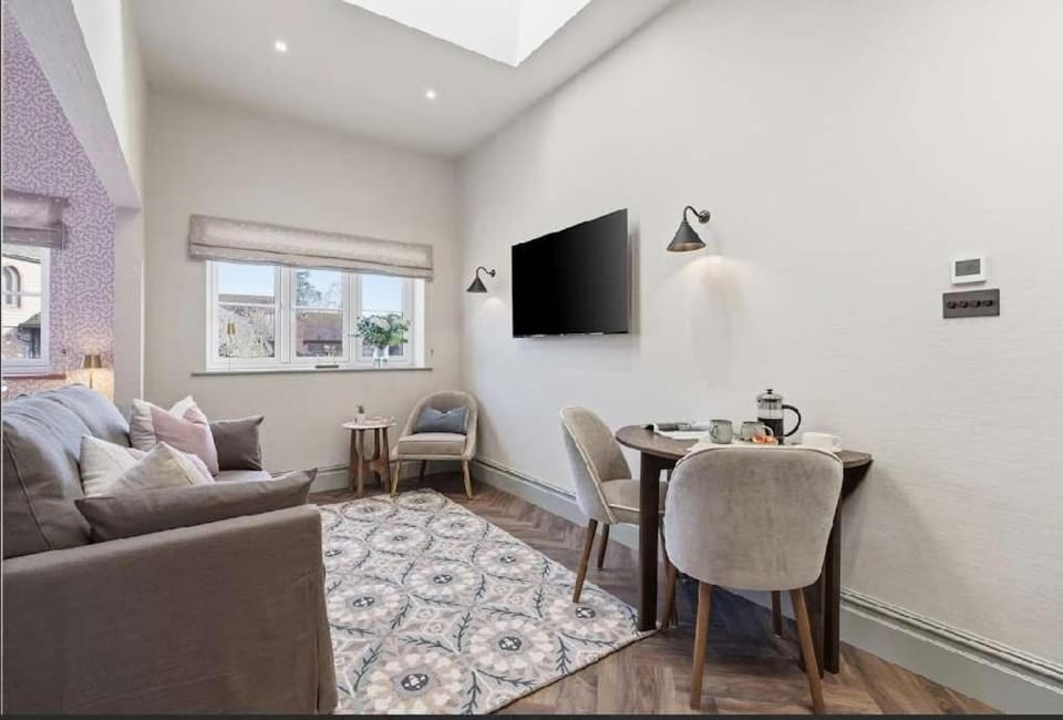 Luxury Super King Annexe Nr Goodwood Apartment in Chichester