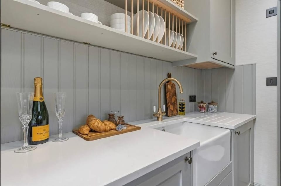 Luxury Super King Annexe Nr Goodwood Apartment in Chichester
