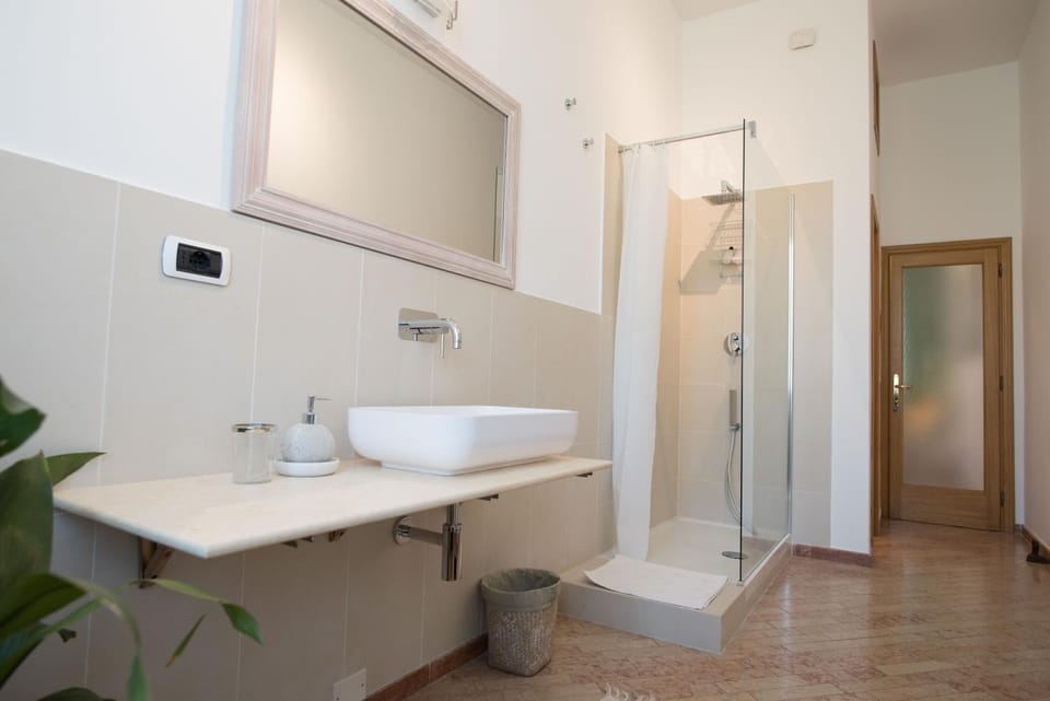Shower, Toilet, Bathroom, Photo of the whole room, On site, Family