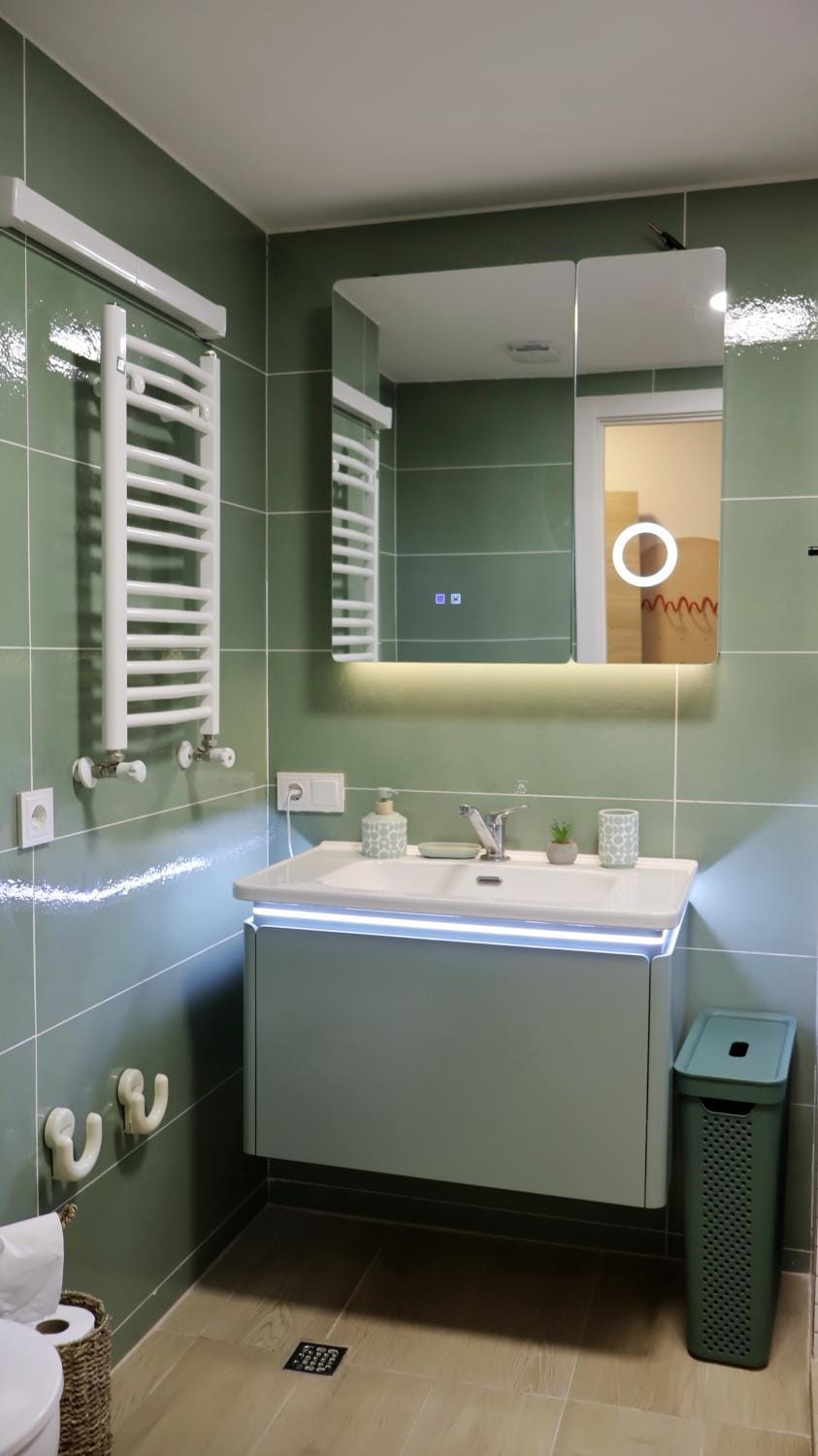 Bathroom, towels