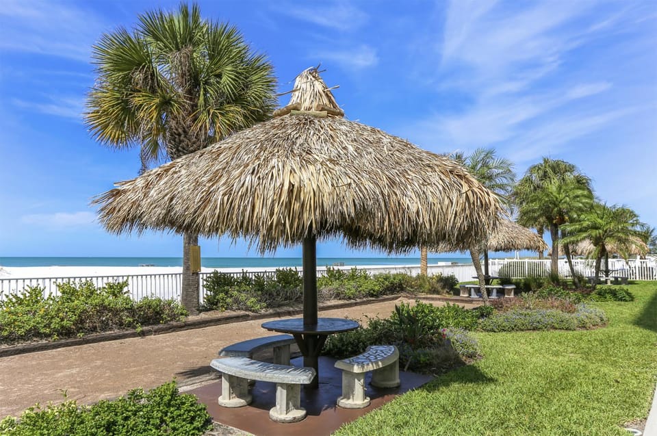 Sea Breeze 704 House in Madeira Beach