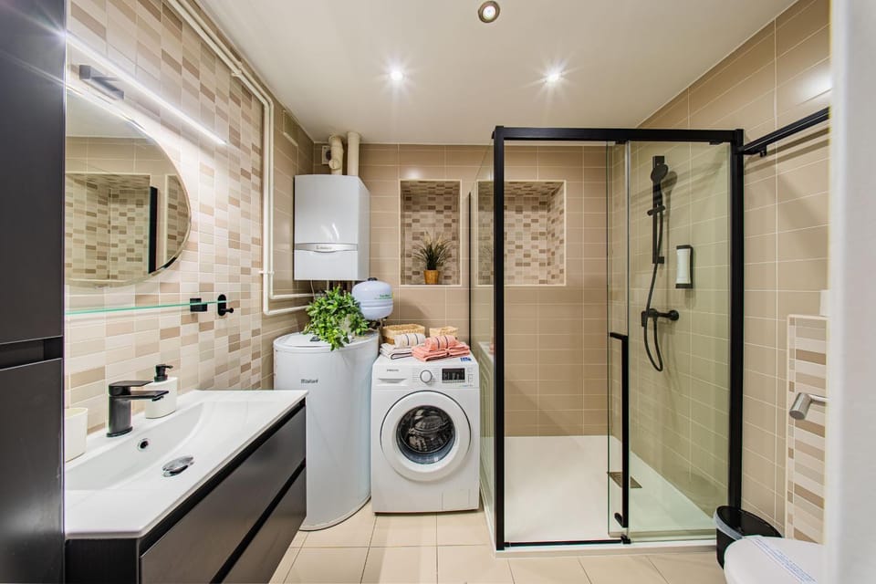 Shower, Bathroom, washing machine, dryer