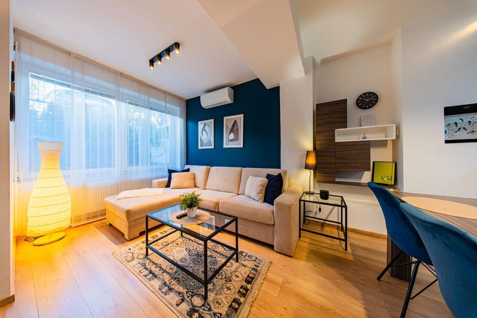Living room, Dining area, air conditioner