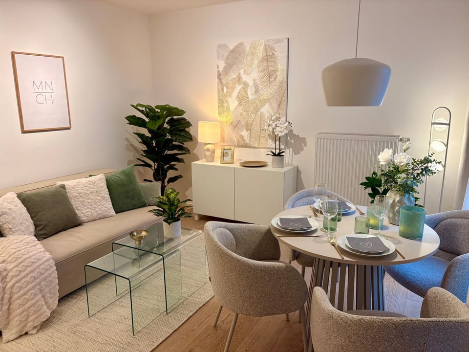 Living room, Seating area, Dining area, heating