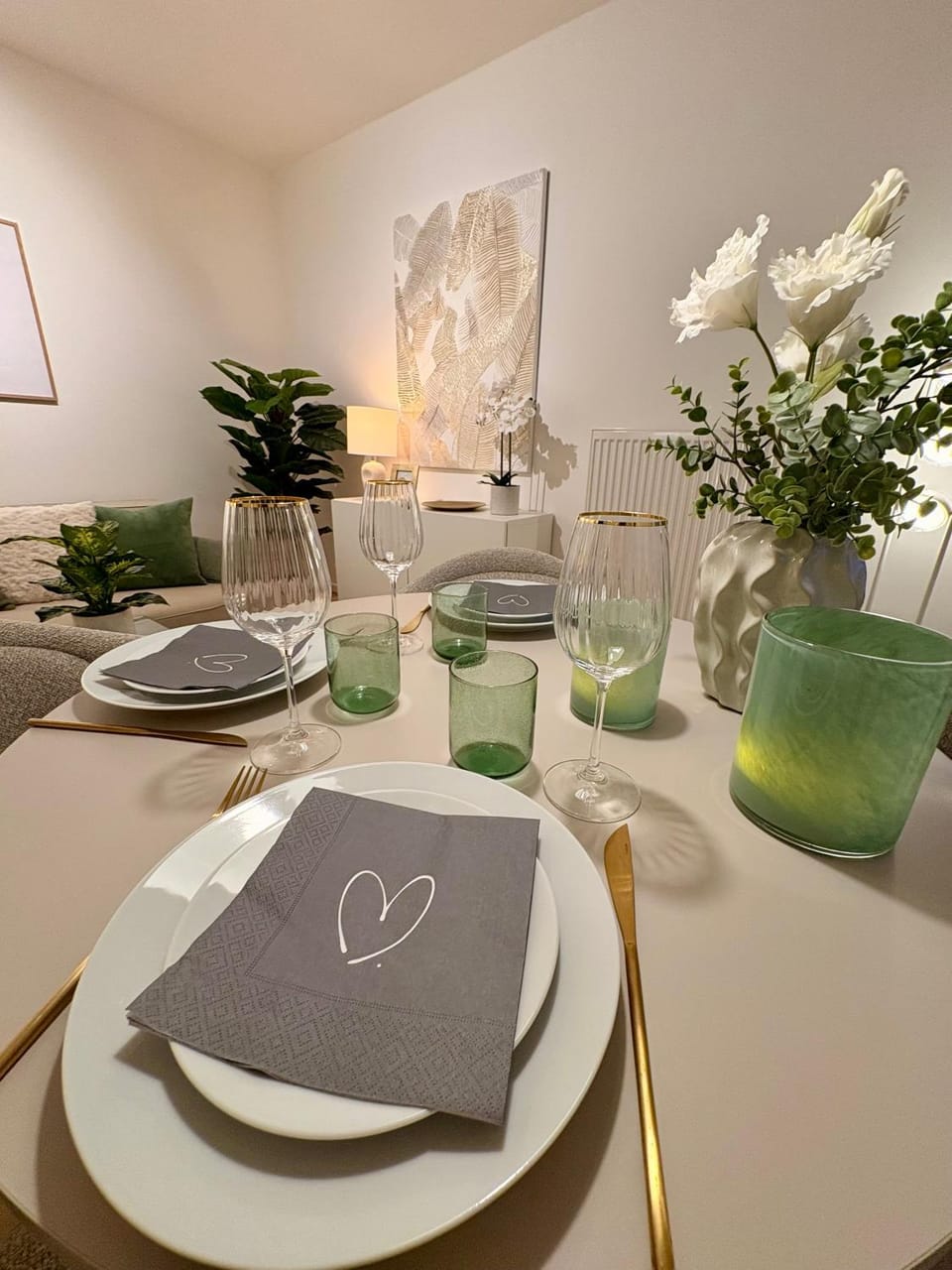Living room, Seating area, Dining area, heating