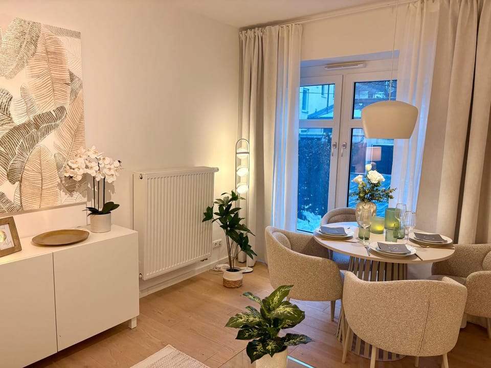 Living room, Seating area, Dining area, heating