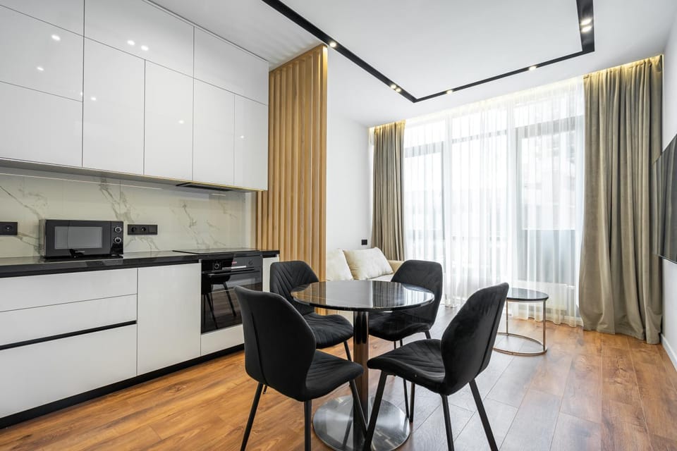 Living room, Seating area, Dining area, pet friendly