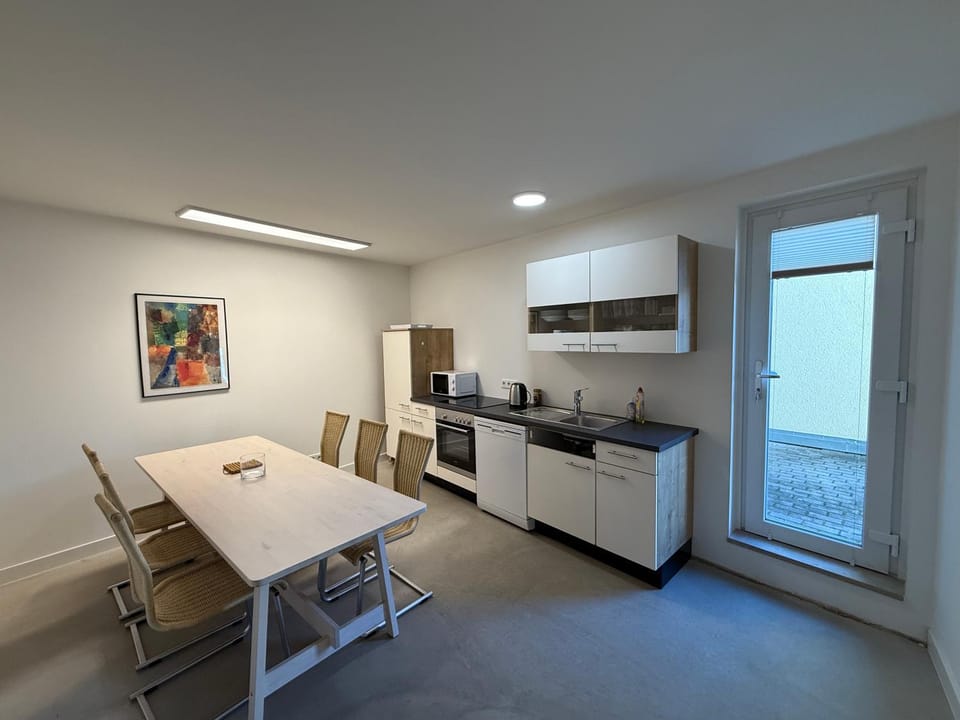 Kitchen or kitchenette, Dining area, oven, stove