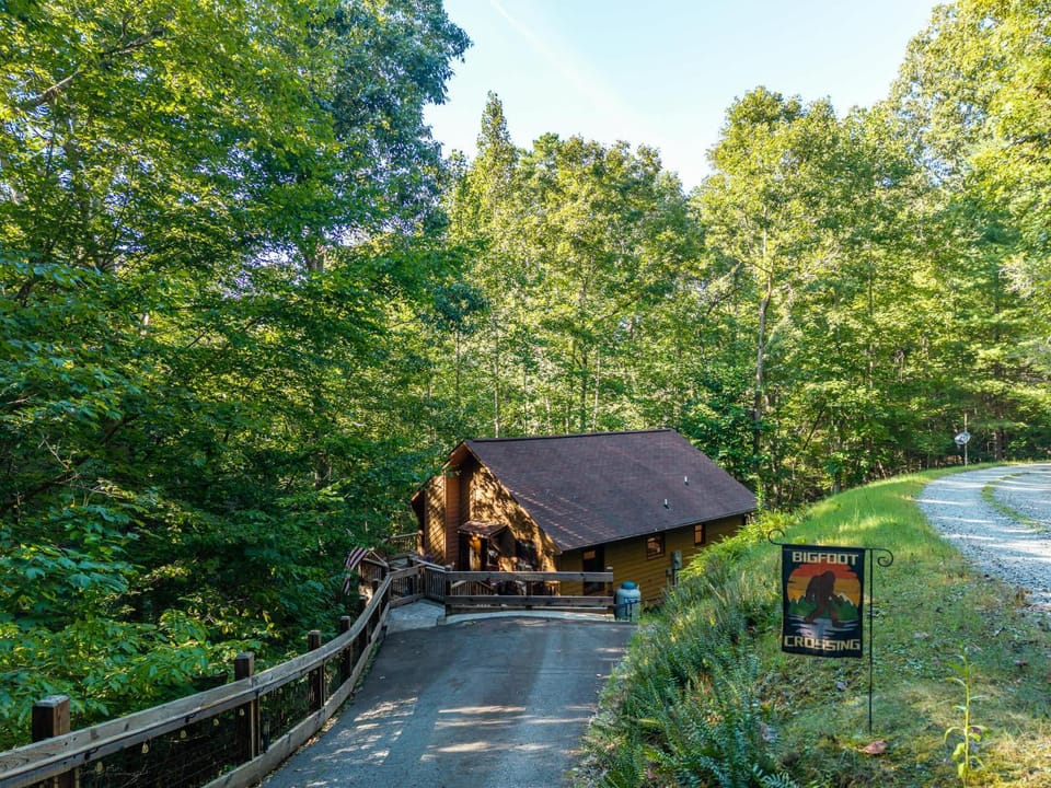 Crooked Lane Cabin Cabin in North Carolina