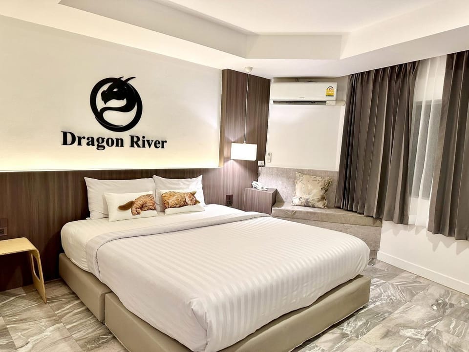 Bed, Photo of the whole room, Bedroom, air conditioner