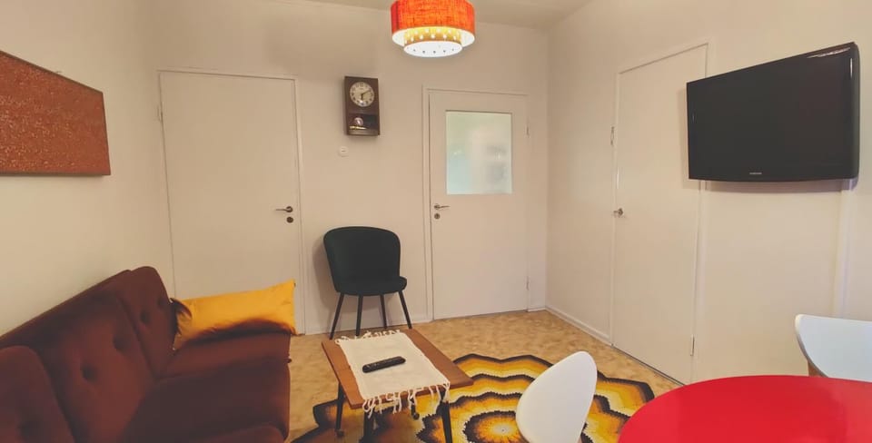 TV and multimedia, Living room, Seating area, Dining area