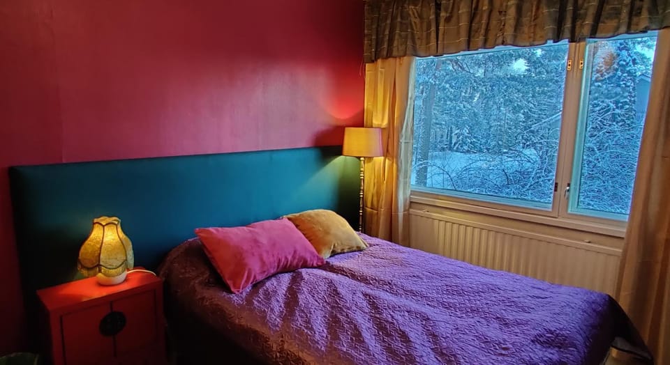 Bed, Bedroom, Garden view