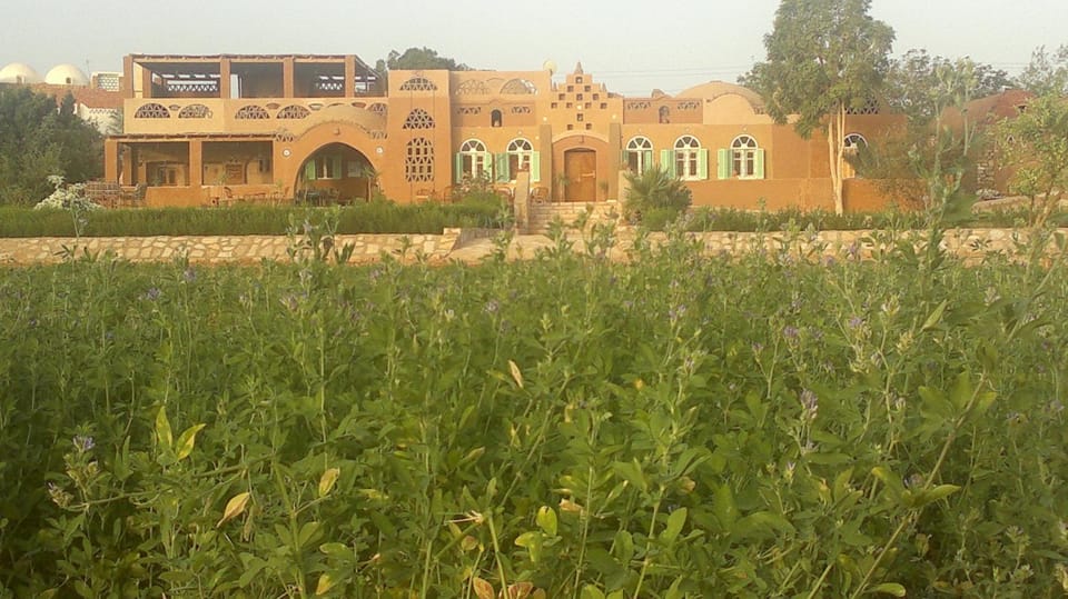 Property building, Nearby landmark, Neighbourhood