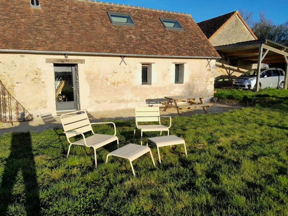 Property building, Day, Garden, Garden view, sunbed