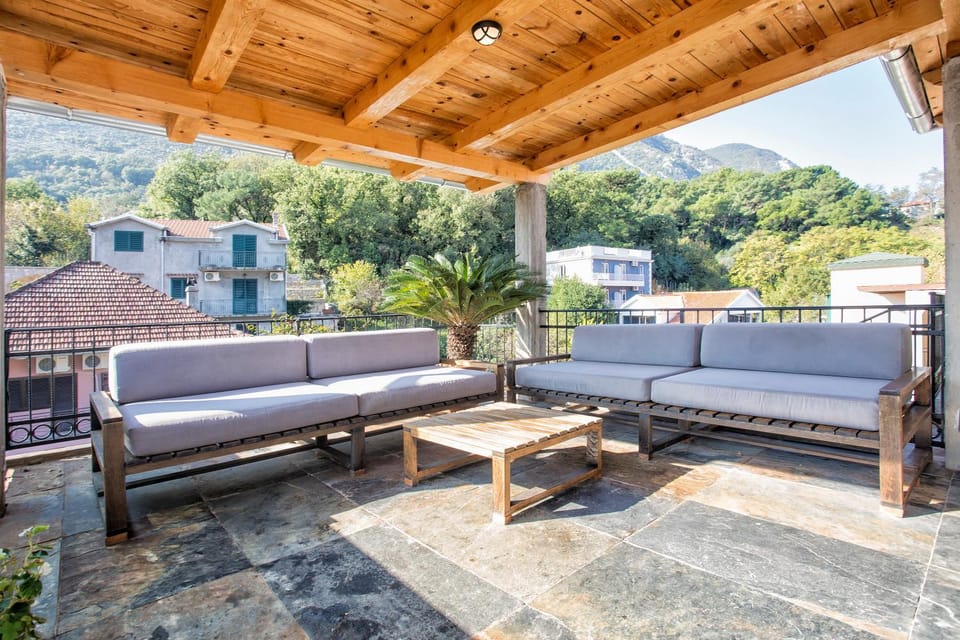 Patio, Day, Garden, Balcony/Terrace, Living room, Seating area, Dining area, Autumn, On site, Garden view, Mountain view, Sea view, Family, Family