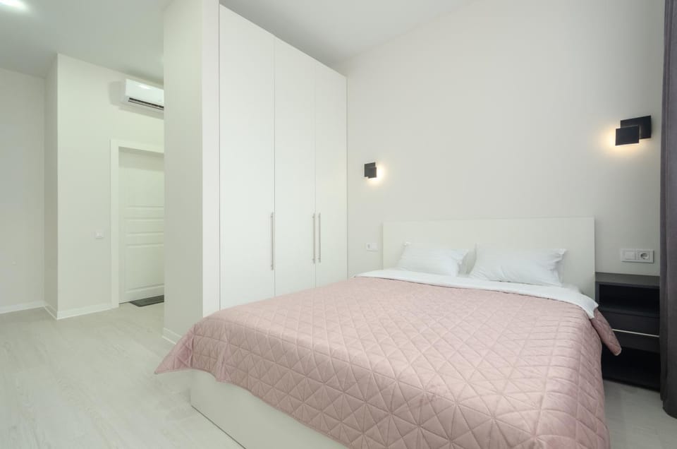 Bed, Bedroom, wardrobe, air conditioner