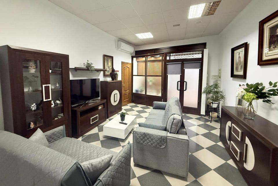 Communal lounge/ TV room