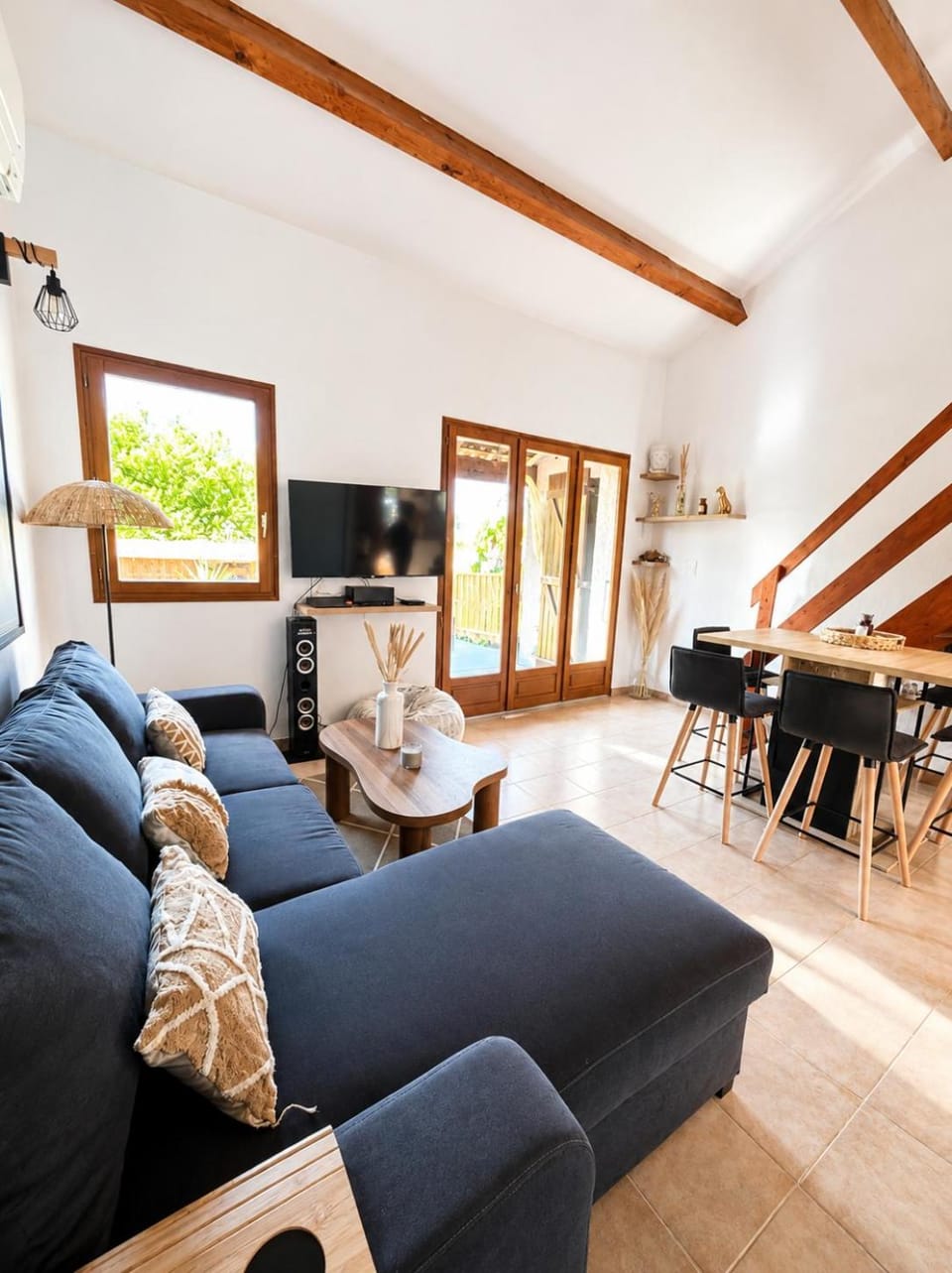 Communal lounge/ TV room, Living room, Seating area