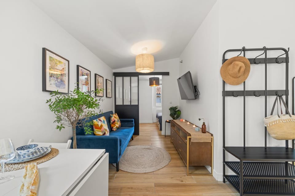 Heart of Old Antibes - Port & Beaches Apartment in Antibes