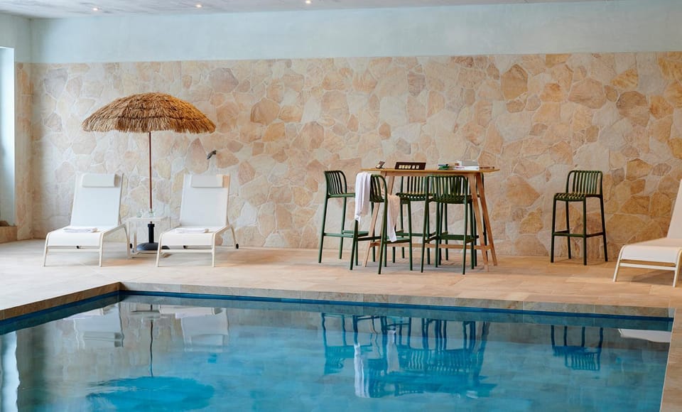 Seating area, Swimming pool, sunbed