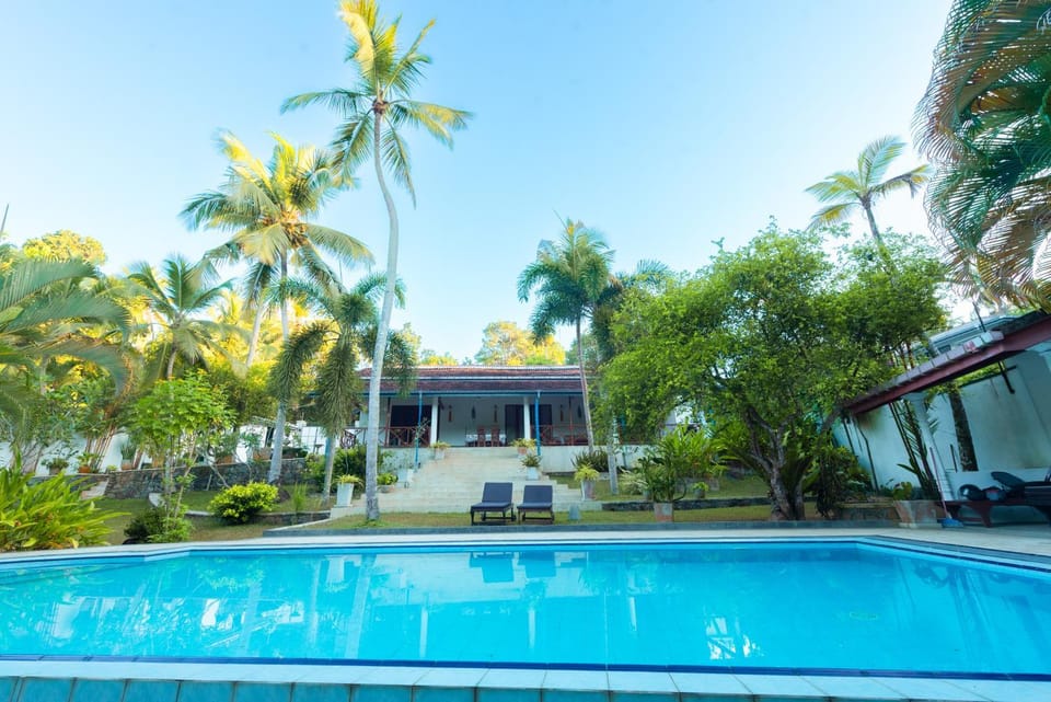 Coconut Grove Villa - Luxury 3 Bedrooms with Private Pool-Hikkaduwa Villa in Hikkaduwa