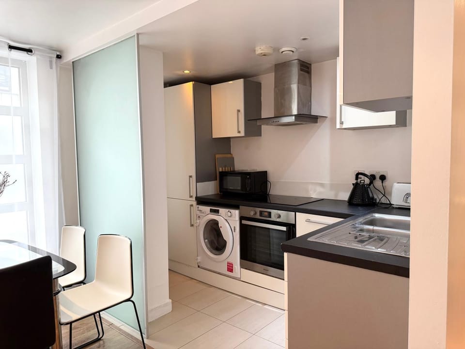 Central Brick Lane 2 Bedroom Flat - Private Patio Apartment in London Borough of Hackney