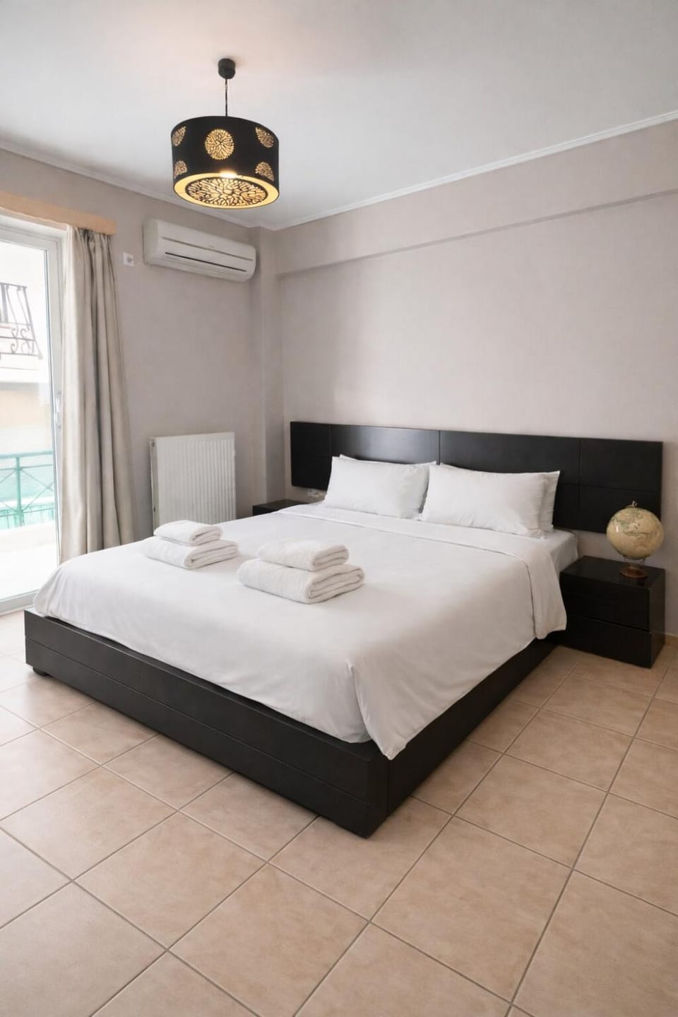Bright 80sqm Apartment Glyfada-Sleeps 4 by MPS Apartment in South Athens