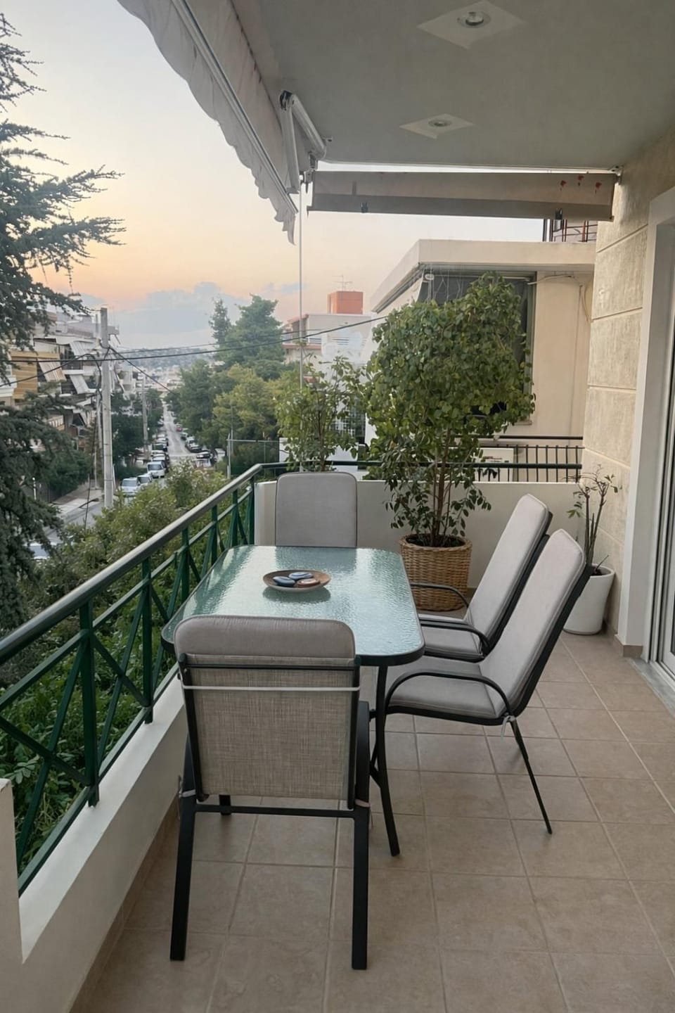 Bright 80sqm Apartment Glyfada-Sleeps 4 by MPS Apartment in South Athens