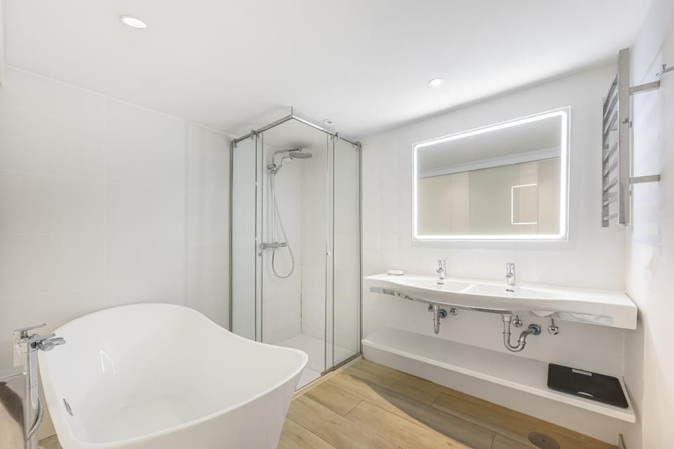 Stunning 6-Bed Villa with Private Pool Villa in Costa del Sol