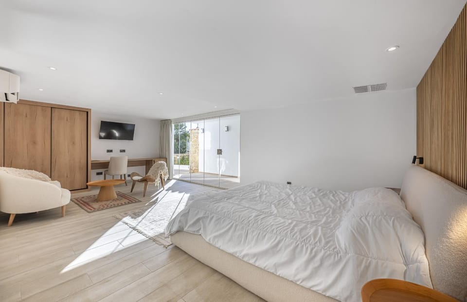 Stunning 6-Bed Villa with Private Pool Villa in Costa del Sol