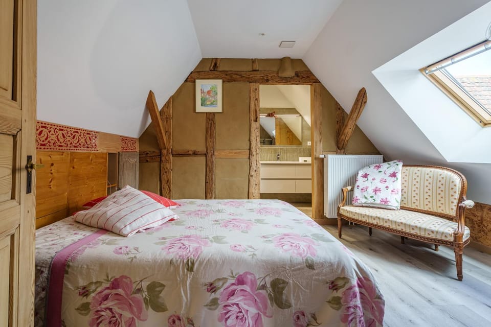 Property building, Living room, Bedroom