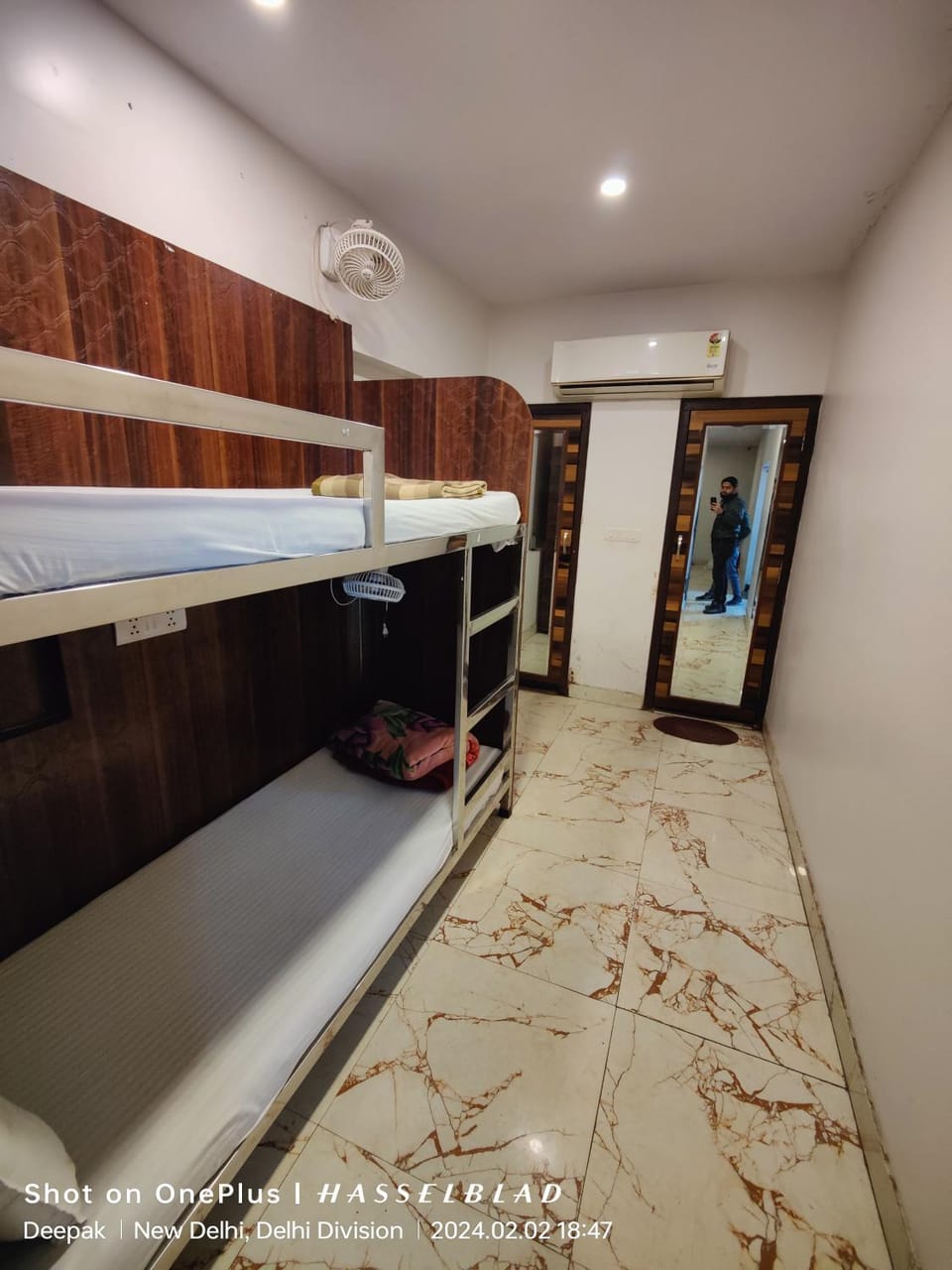 Bed, Bathroom, Photo of the whole room, Bedroom, bunk bed, towels