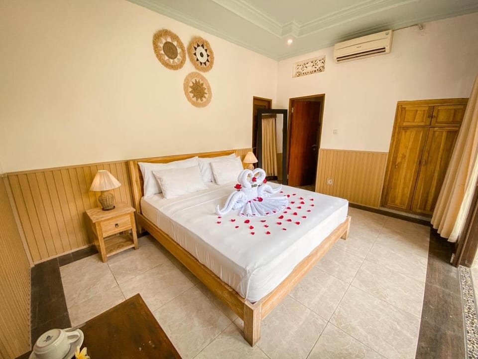 Bed, Bedroom, wardrobe, air conditioner
