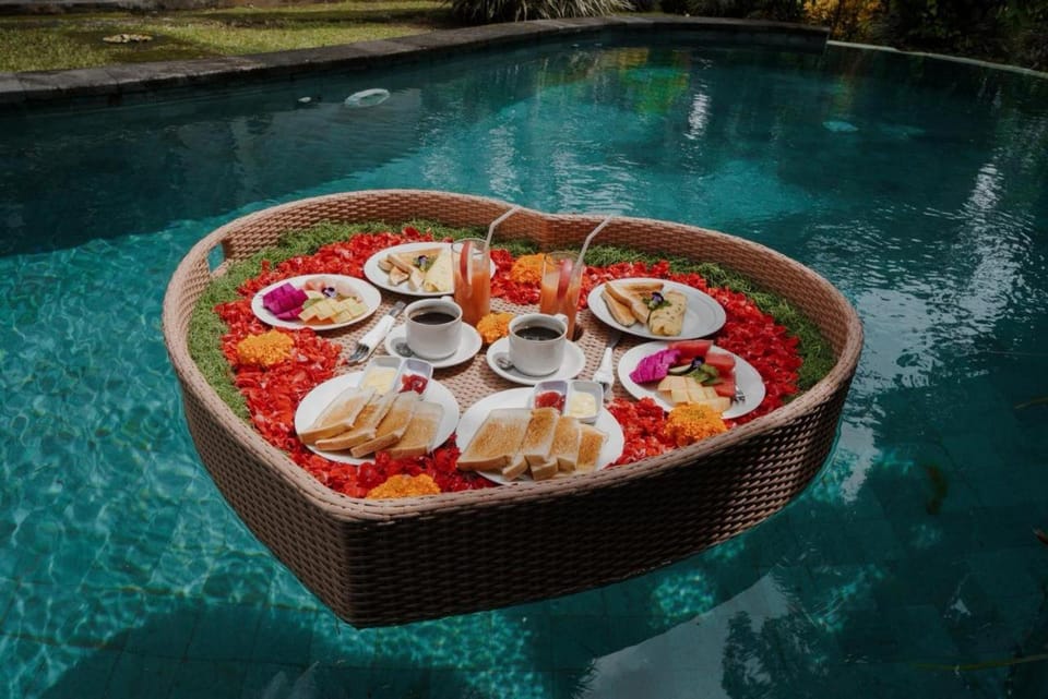 Food and drinks, Swimming pool, Breakfast, Dinner