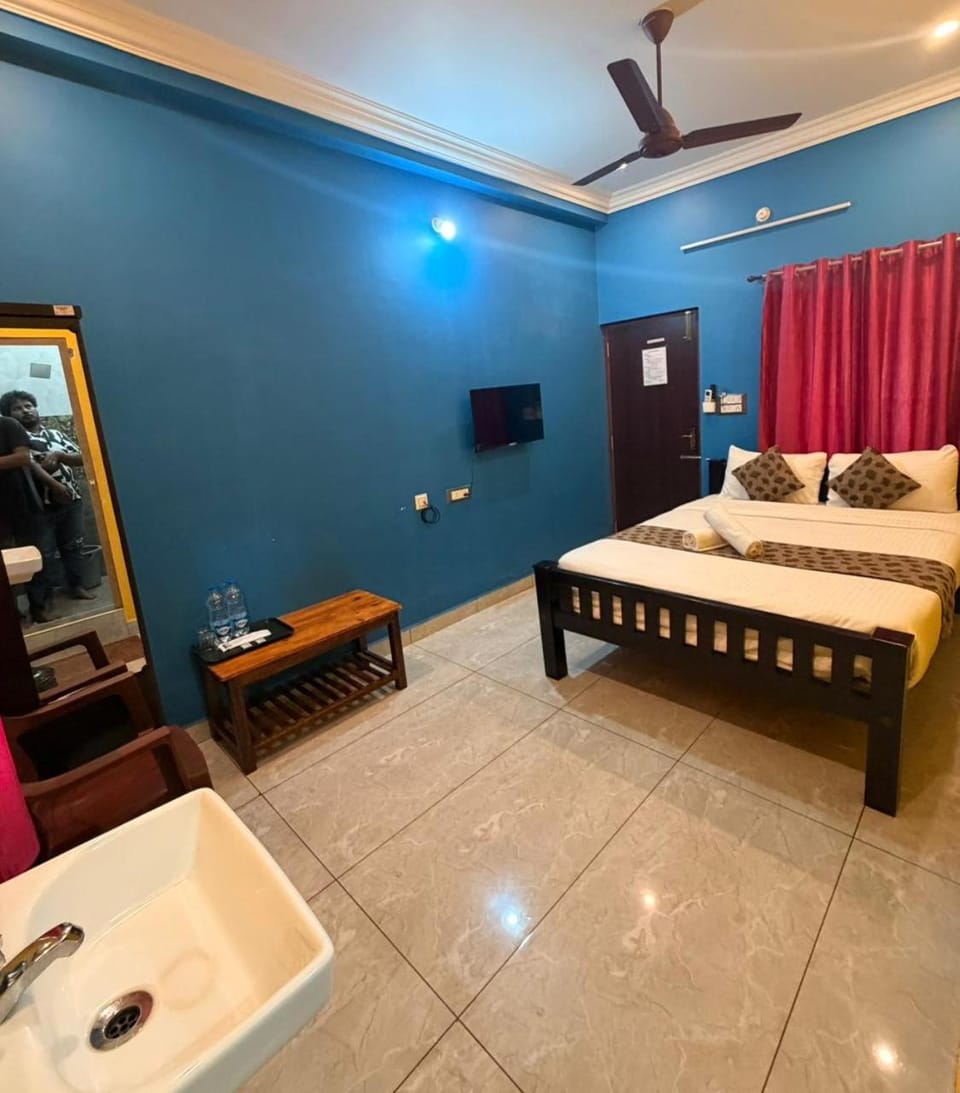 Photo of the whole room, Bedroom