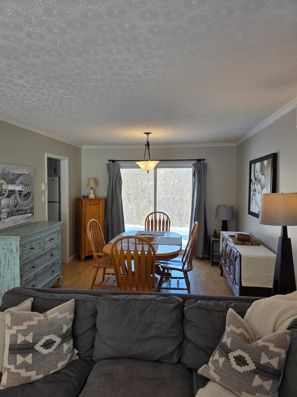Photo of the whole room, Dining area