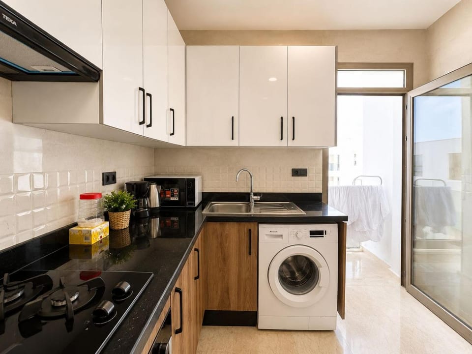 Coffee/tea facilities, Kitchen or kitchenette, oven, stove, washing machine