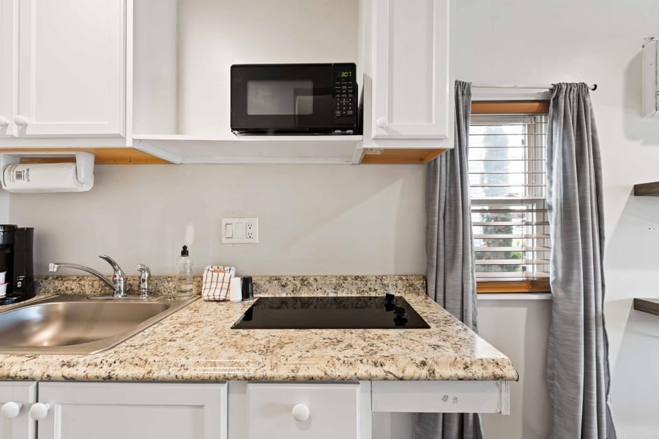 Cozy Coastal Cutie | Budget-Friendly Beach Escape Apartment in Fort Walton Beach
