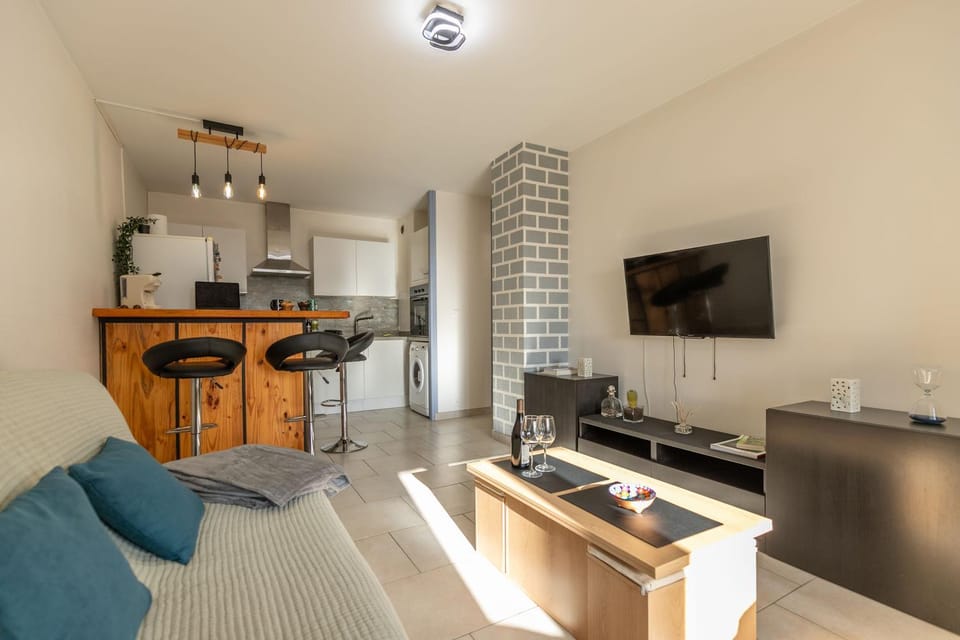 TV and multimedia, Living room, Lounge or bar