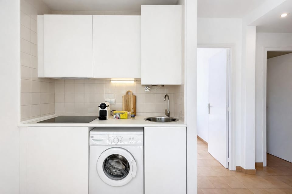Kitchen or kitchenette, washing machine